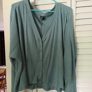 Semi-cropped flowy long sleeve shirt